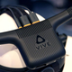 Es difícil explicar por qué este pequeño transmisor inalámbrico es tan importante para el futuro de la VR, hasta que lo pruebas por ti mismo. (Foto: Sam Rutherford / Gizmodo)